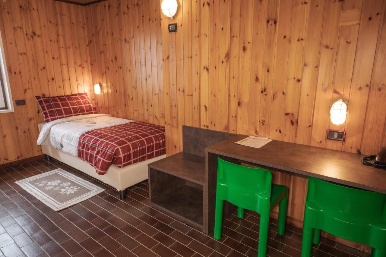 Albergo Quarto Pirovano Passo dello Stelvio Esterno foto