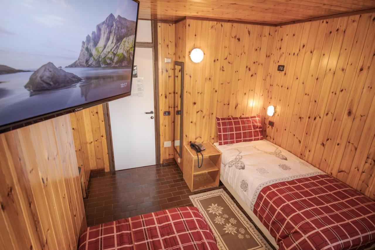 Albergo Quarto Pirovano Passo dello Stelvio Esterno foto