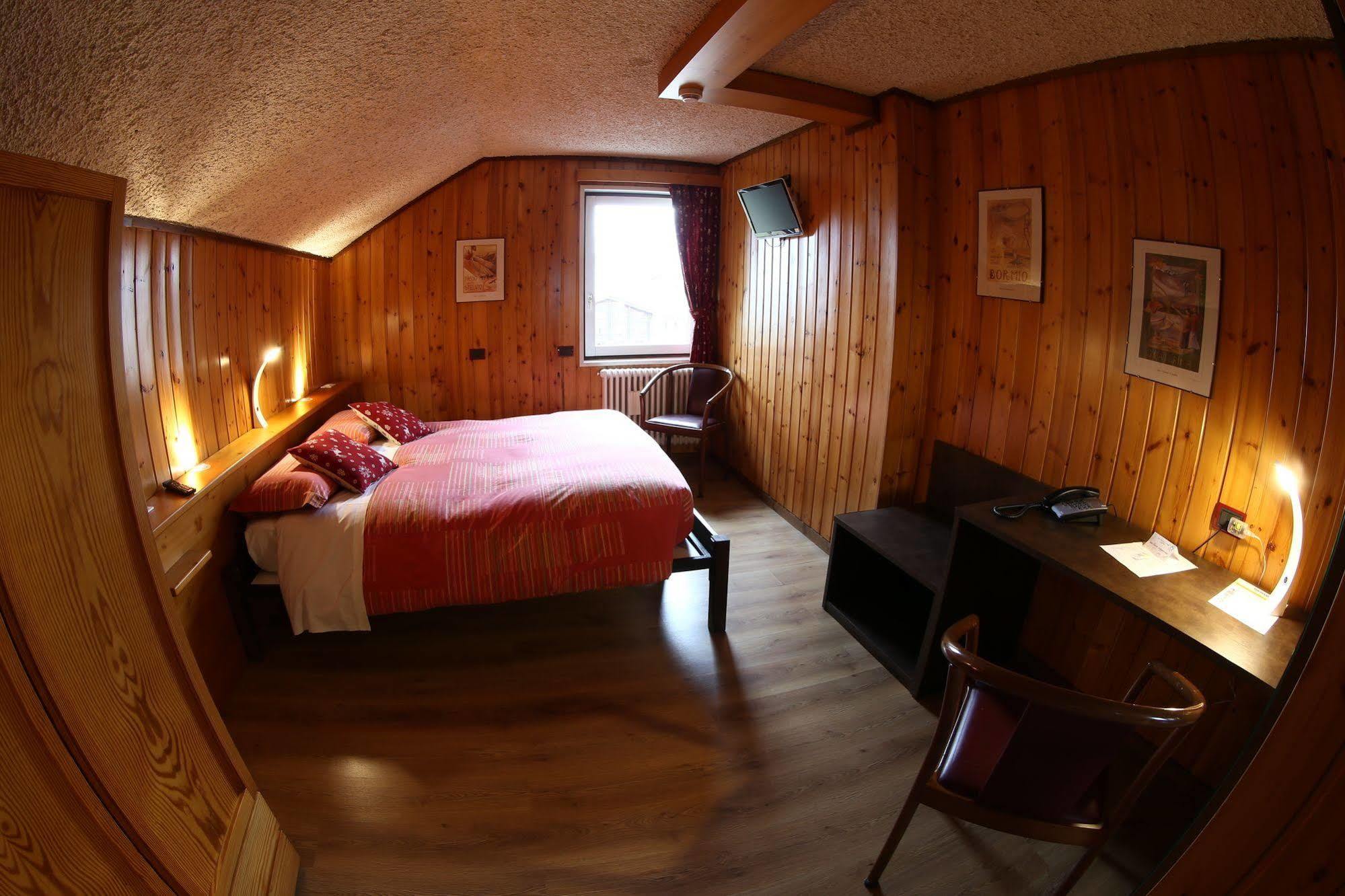 Albergo Quarto Pirovano Passo dello Stelvio Esterno foto