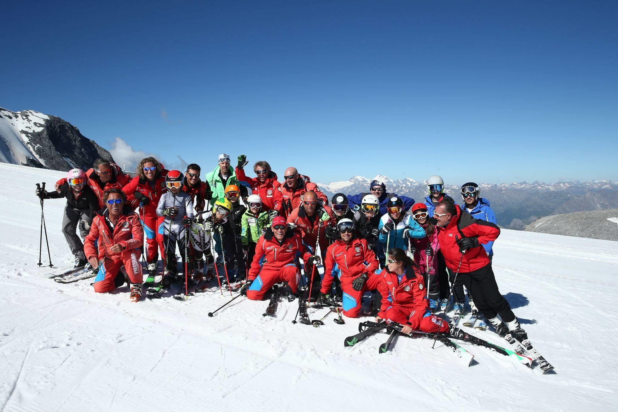 Albergo Quarto Pirovano Passo dello Stelvio Esterno foto